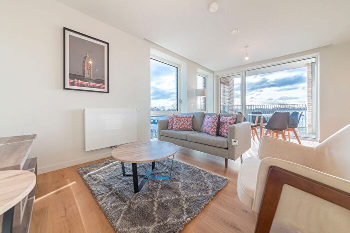 2 Bedroom Flat To Rent In Boaters Avenue, Brentford, TW8