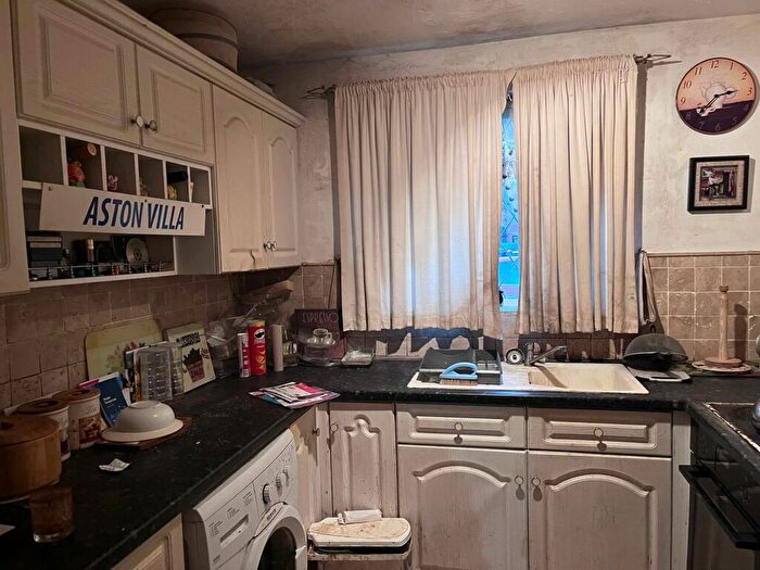 2 Bedroom Bungalow For Sale In Swallow Drive, ., Leeds, West Yorkshire, LS17