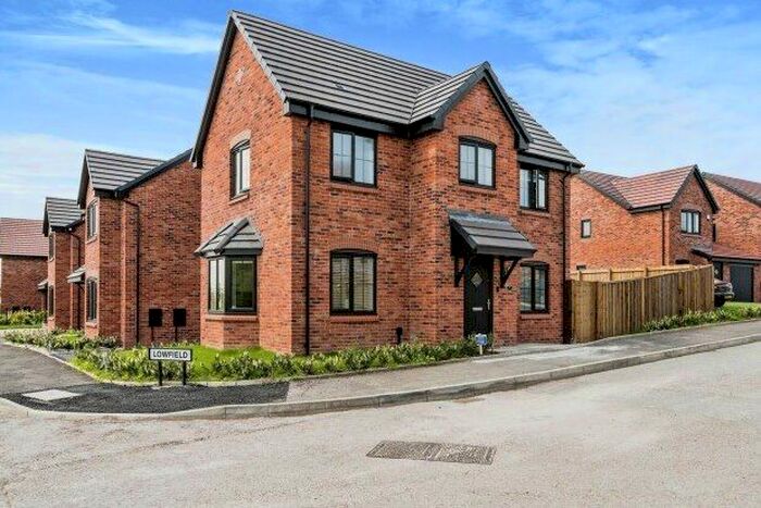 3 Bedroom Property To Rent In Lowfield, Bolton, BL5