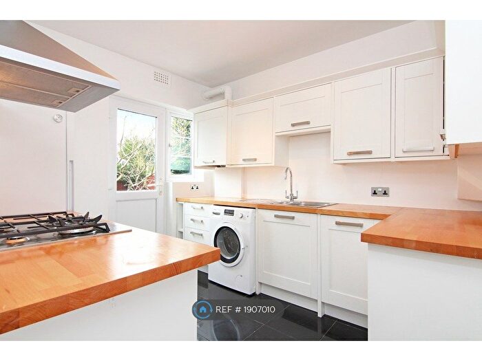 2 Bedroom Flat To Rent In Kenilworth Court, Twickenham, TW2
