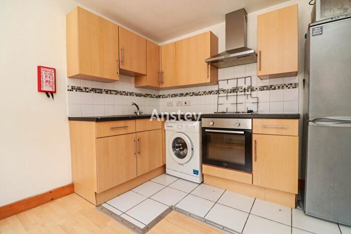 4 Bedroom Flat To Rent In Portswood Road Gold, Southampton, SO17