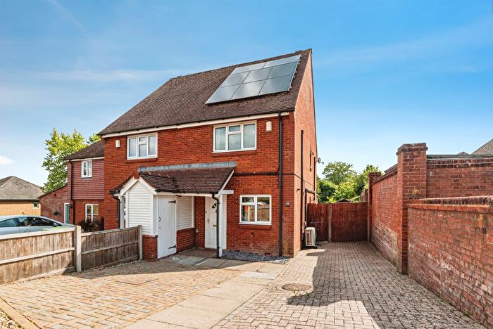 2 Bedroom End Terrace House For Sale In The Moorings, Basingstoke, RG21