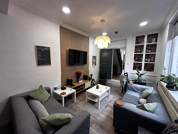 7 Bedroom Terraced House To Rent In Mackintosh Place, Cardiff, CF24