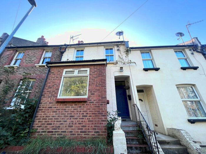 2 Bedroom Property To Rent In Hurrell Road, Hastings, TN34