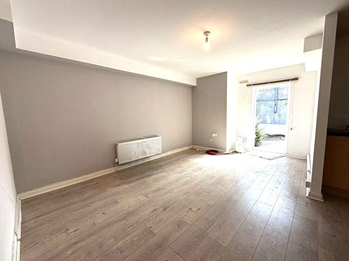 1 Bedroom Apartment For Sale In Mountgrove Road, London, N5