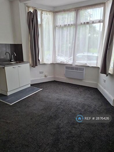 Studio To Rent In Brantwood Road, Luton, LU1