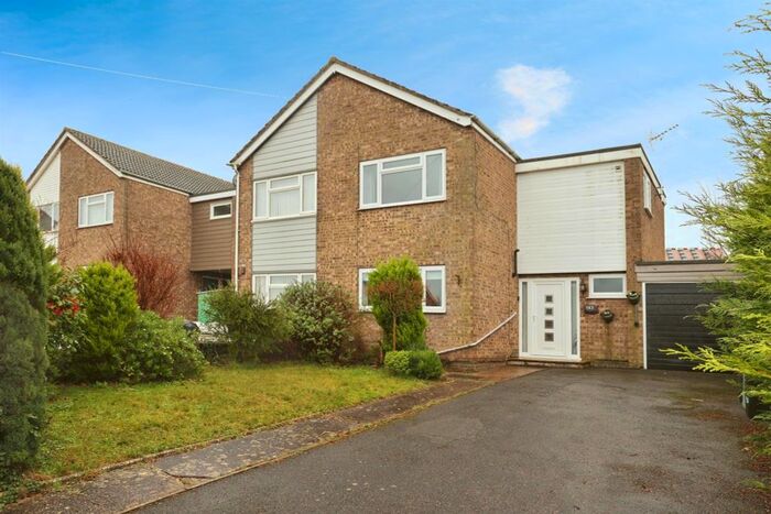 4 Bedroom Semi-Detached House For Sale In Fifth Avenue, Grantham, NG31