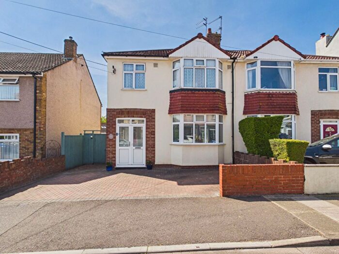 3 Bedroom Semi-Detached House For Sale In Moorlands Road, Bristol, BS16
