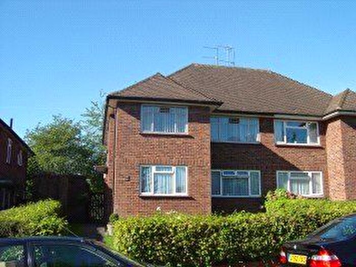 2 Bedroom Maisonette To Rent In Tolcarne Drive, Pinner, Middlesex, HA5
