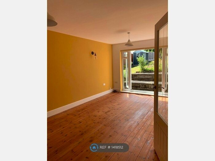 2 Bedroom Maisonette To Rent In Churchmoor Court, Nottingham, NG5