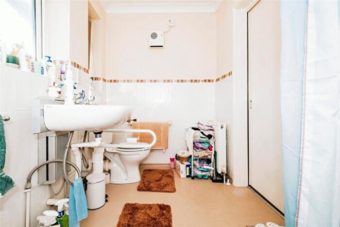 2 Bedroom Bungalow For Sale In Orchard Avenue, Worthing, West Sussex, BN14