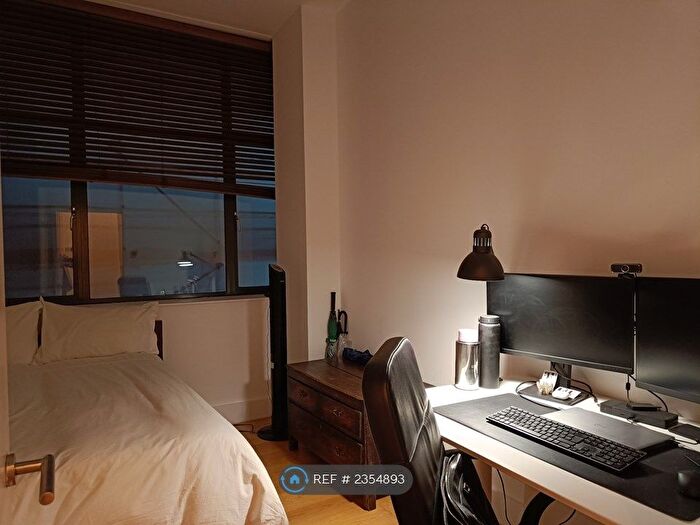 2 Bedroom Flat To Rent In Da Vinci House, London, EC1N