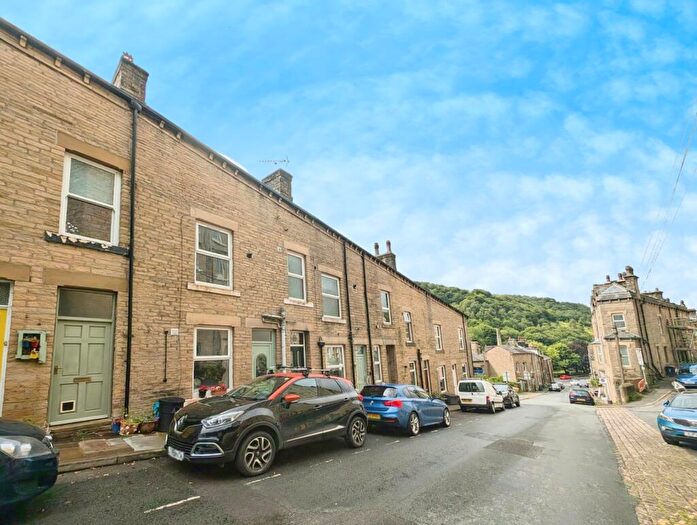 2 Bedroom Terraced House To Rent In Hangingroyd Road, Hebden Bridge, West Yorkshire, HX7