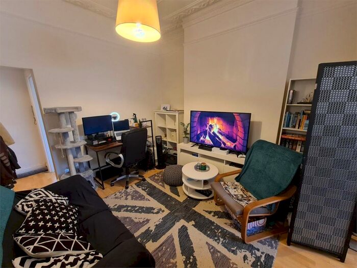 1 Bedroom Ground Flat To Rent In Durham Road, East Finchley, N2