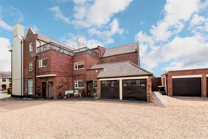 2 Bedroom Flat To Rent In Flat, Dawley Court Wolverhampton Road, Kingswinford, DY6