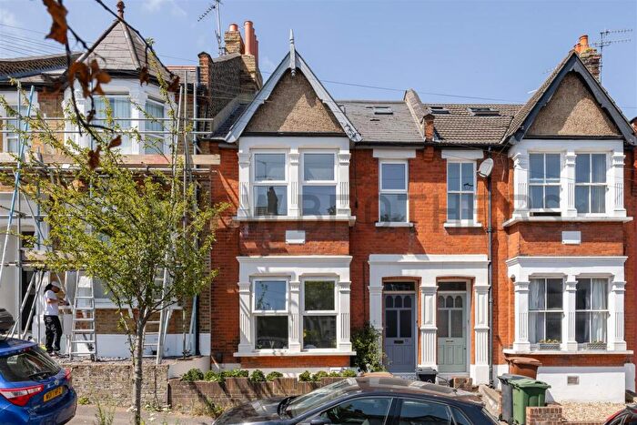 2 Bedroom Apartment To Rent In Hurst Road, Walthamstow, E17