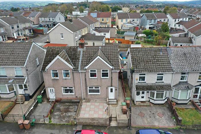 3 Bedroom Semi-Detached House To Rent In Pencoed Avenue, Cefn Fforest, NP12
