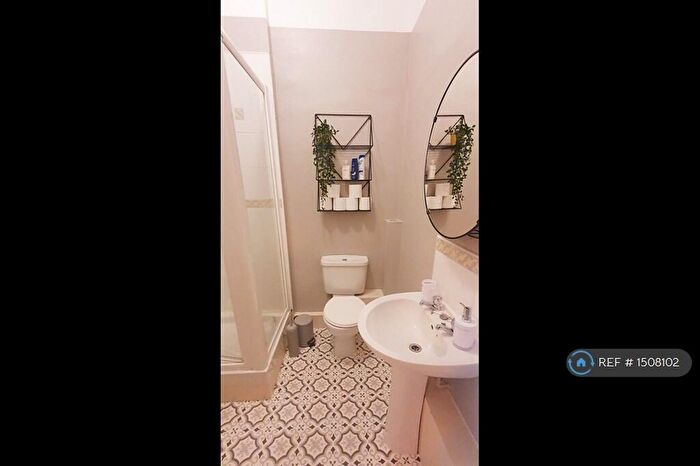 4 Bedroom Flat To Rent In Forrest Road, Edinburgh, EH1