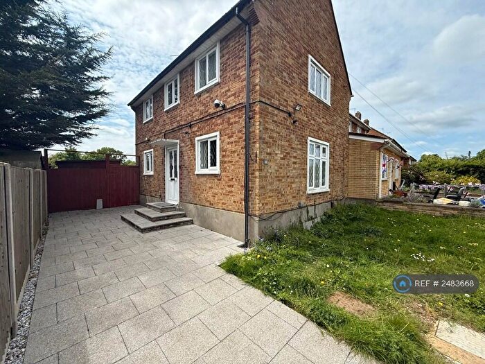 3 Bedroom Semi-Detached House To Rent In Rushfield, Potters Bar, EN6