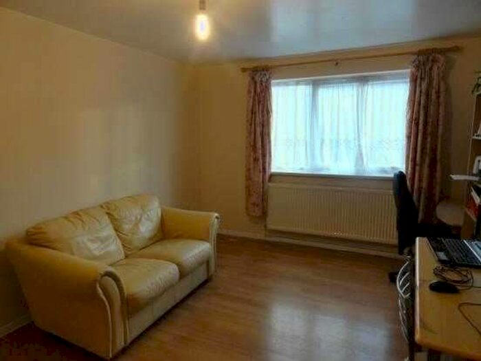 2 Bedroom Flat To Rent In Gurney Close, Barking, IG11