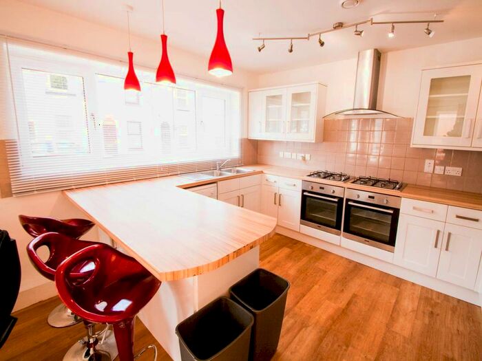 8 Bedroom Property To Rent In Saxton Court, Gillingham, Kent, ME7