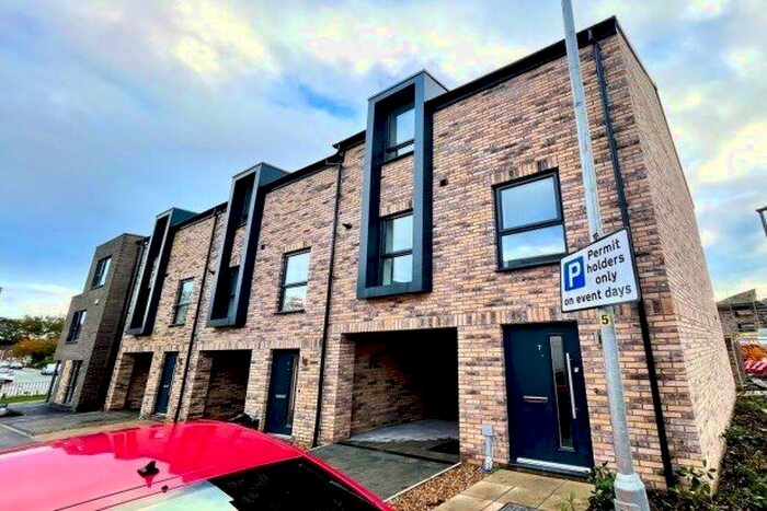 3 Bedroom Town House To Rent In Enriqueta Rylands Close, Manchester, M32