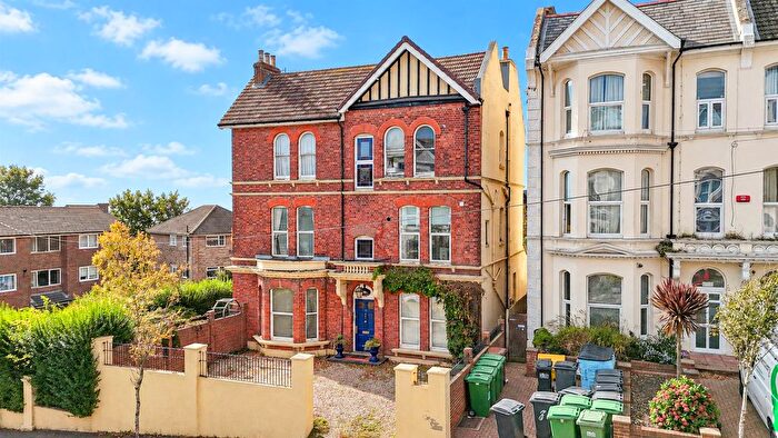 3 Bedroom Flat For Sale In Priory Avenue, Hastings, TN34