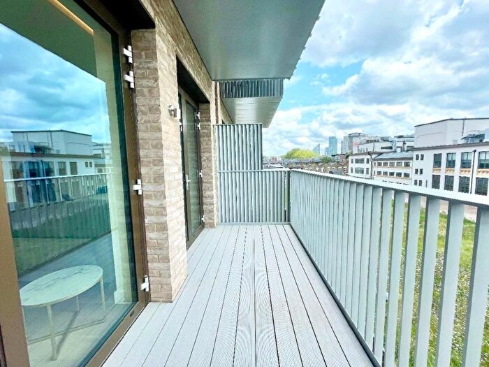2 Bedroom Flat To Rent In Salutation Gardens, London, WC1X