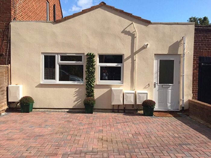 2 Bedroom Detached House For Sale In Fowlers Lane, Bracknell, Berkshire, RG42