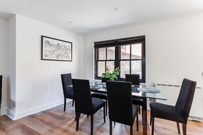 3 Bedroom Flat To Rent In Hobbs Court, Shad Thames, SE1