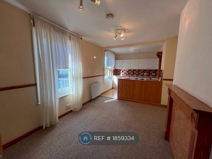 Studio To Rent In London Road, Westerham, TN16