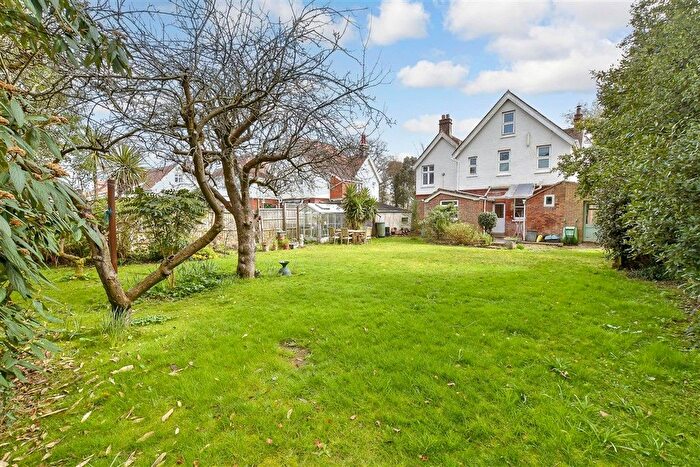 6 Bedroom Detached House For Sale In New Barn Road, East Cowes, Isle Of Wight, PO32