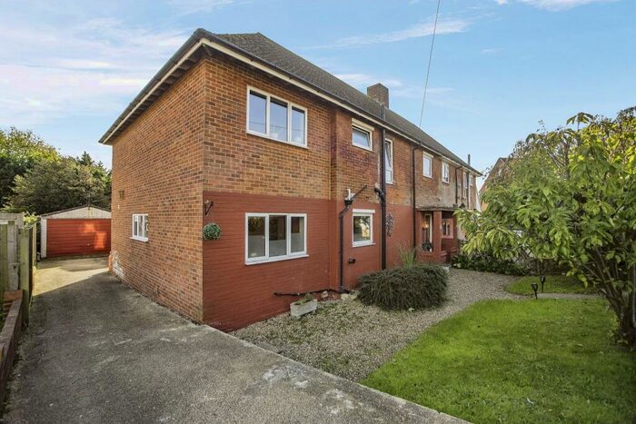 5 Bedroom Semi-Detached House For Sale In Lawrence Drive, Cobham, Kent, DA12