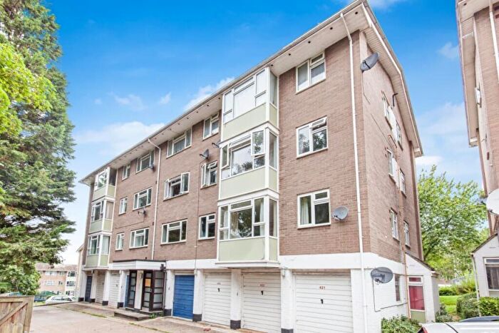 2 Bedroom Flat For Sale In Southfield Park, Oxford, OX4