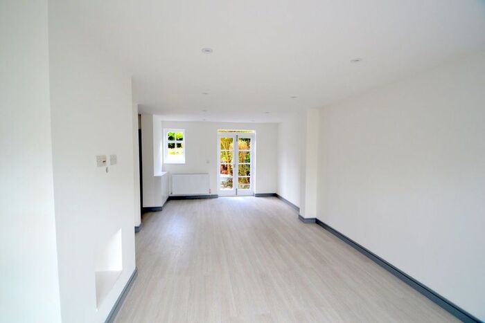 3 Bedroom Detached House To Rent In Brookland Rise, London, NW11