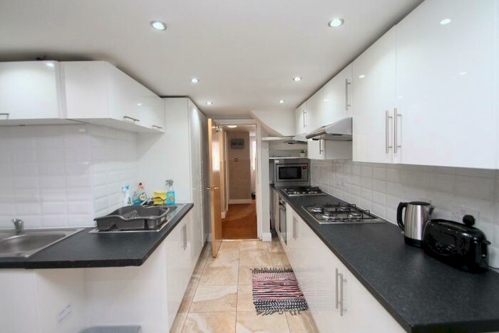 8 Bedroom Terraced House To Rent In Merthyr Street, Cardiff(City), CF24