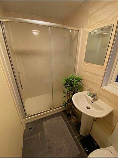 2 Bedroom Flat To Rent In Brandon Court, Cambridge, CB1