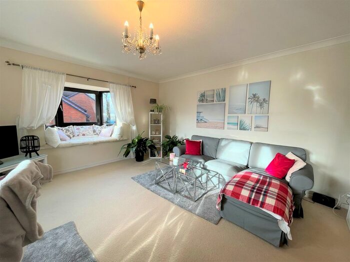 2 Bedroom Flat To Rent In Folland Court, West Cross, Swansea, SA3