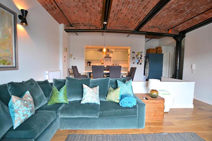 2 Bedroom Apartment To Rent In West Quay, Wapping Quay, L3