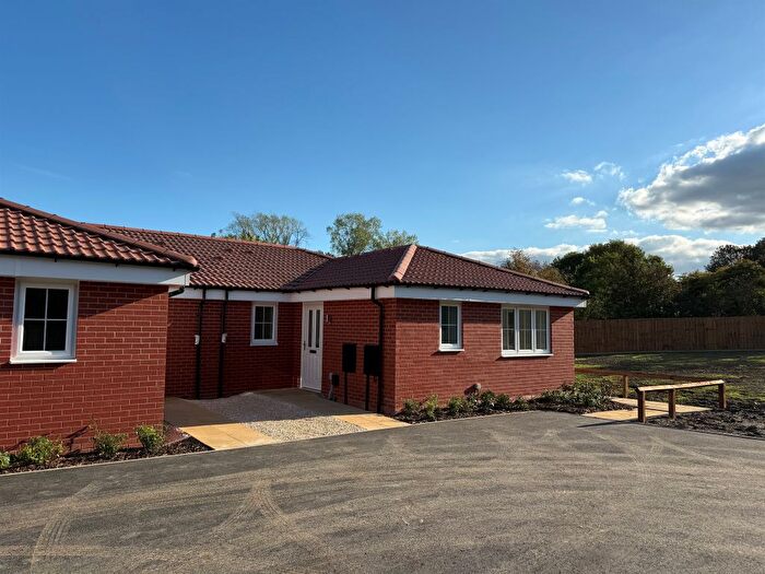 2 Bedroom Semi-detached Bungalow For Sale In Lewsley Drive, Somercotes, Alfreton, DE55