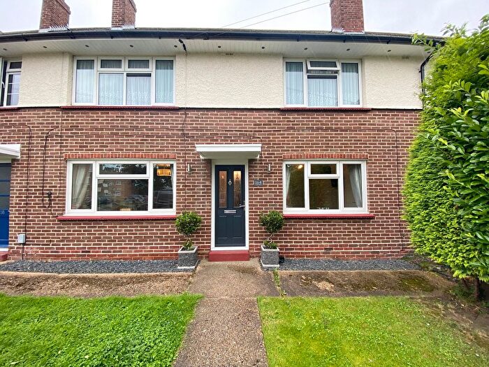 2 Bedroom Maisonette For Sale In Cross Road, Romford, RM7