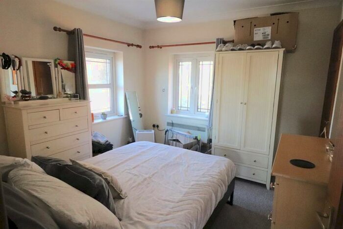 1 Bedroom Flat To Rent In Upper Wharf House, PO16