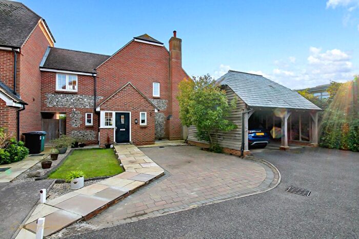 3 Bedroom End Of Terrace House For Sale In Willow Wood Close, Angmering, BN16