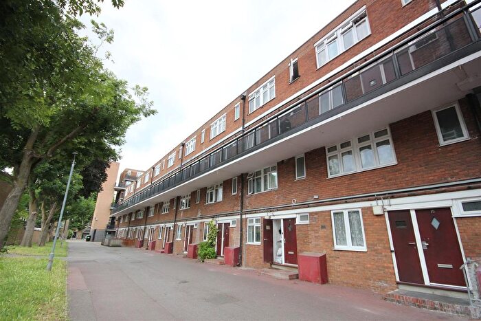 4 Bedroom Property For Sale In Marden Square, London, SE16