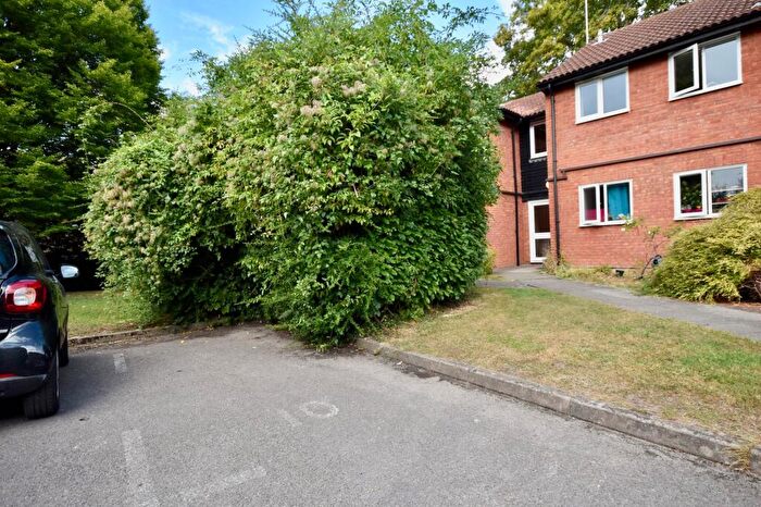 1 Bedroom Flat For Sale In Church Road, Great Bookham, KT23