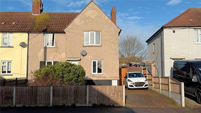 3 Bedroom Semi-Detached House To Rent In Giffords Cross Road, Corringham, Essex, SS17