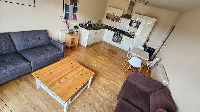 2 Bedroom Flat To Rent In Tower Bridge Road, London, SE1