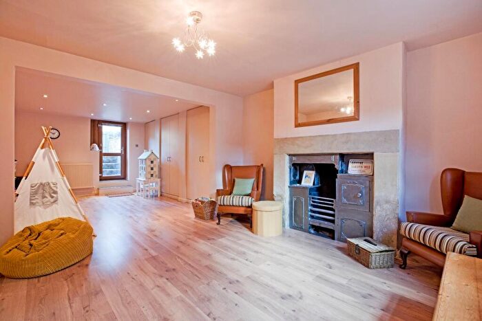 3 Bedroom Terraced House For Sale In Leeds Road, Ilkley, LS29