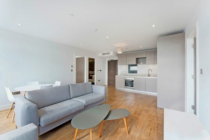 2 Bedroom Flat To Rent In Tolworth Tower, Ewell Road, Surbiton, KT6