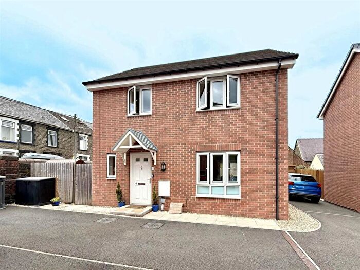 3 Bedroom Detached House For Sale In Llys Clarence, Aberaman, Aberdare, CF44